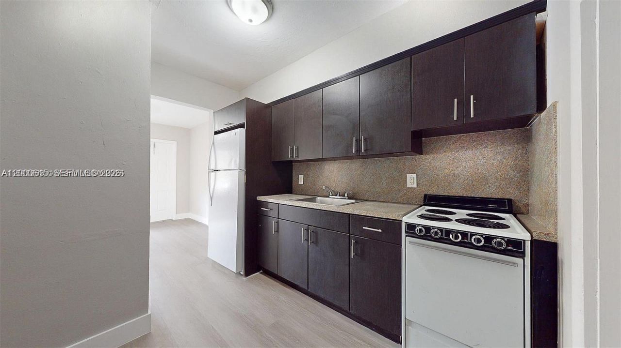 891 SW 5th St, Unit 4, Miami, FL 33130 Photo