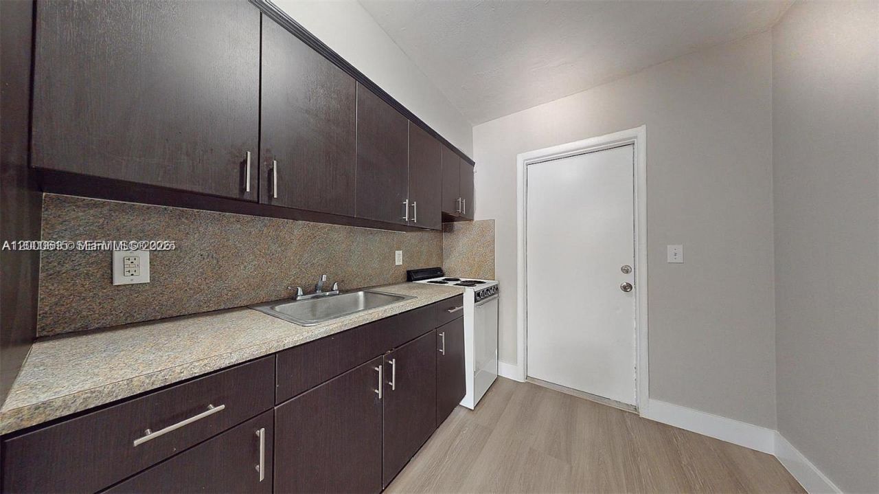 891 SW 5th St, Unit 4, Miami, FL 33130 Photo