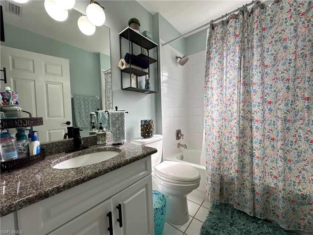 241 Robin Hood Cir, Unit 204, Naples, FL 34104 Photo