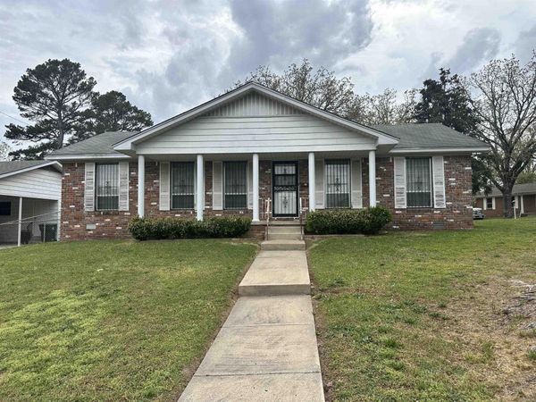 624 Poinsetta Dr., Little Rock, AR 72205