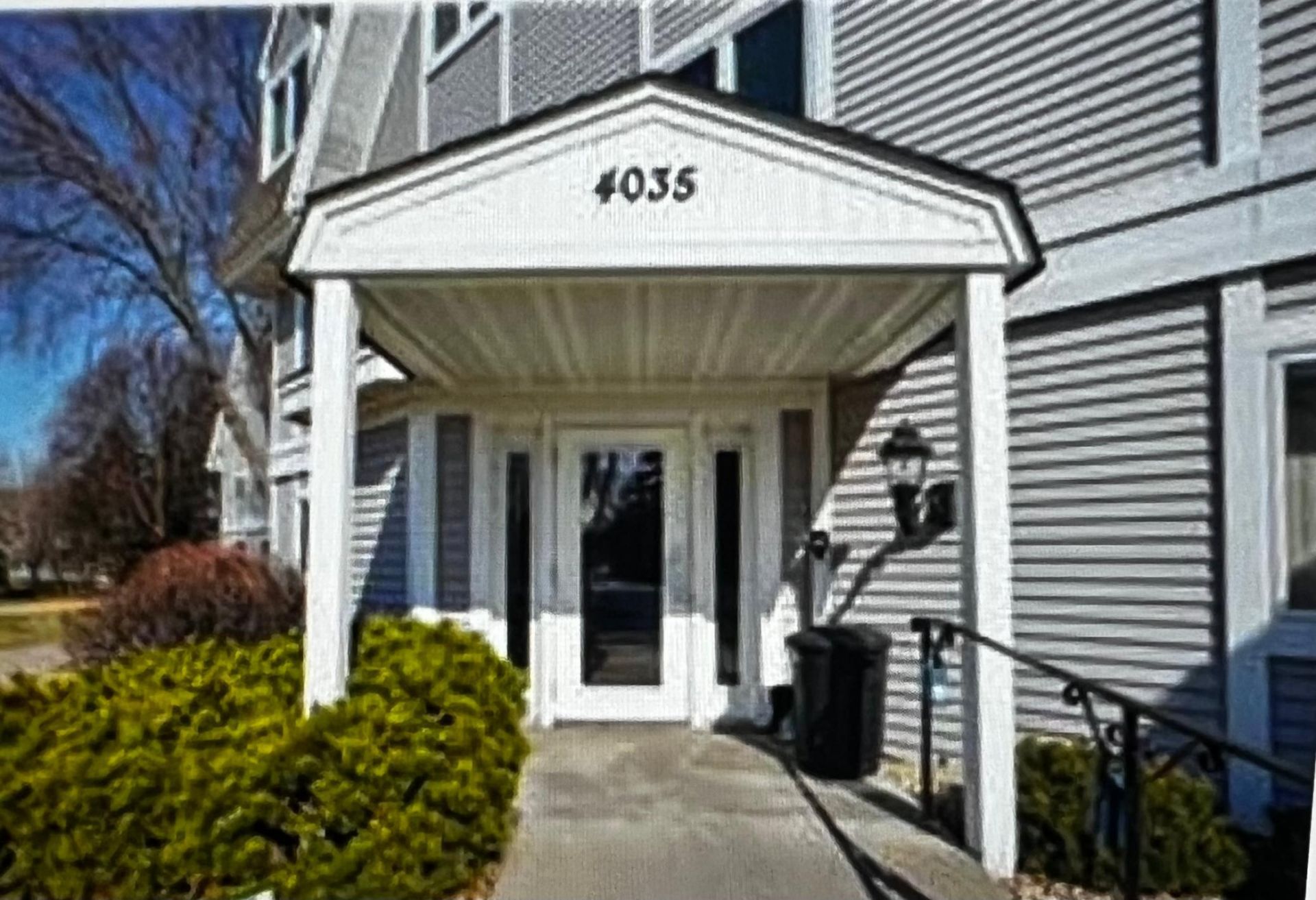 4035 Victoria Street N, Unit 206, Shoreview, MN 55126 Main Photo