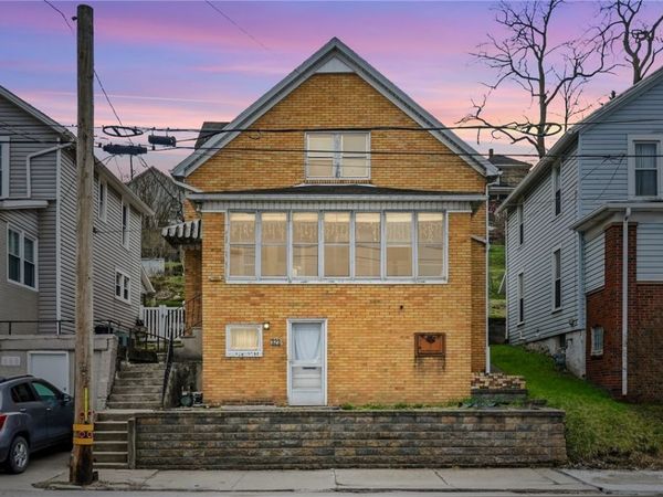 323 Hillside Ave, Ellwood City, PA 16117