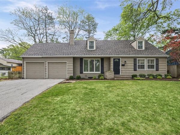 7633 Tomahawk Road, Prairie Village, KS 66208