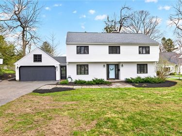 3 Stonegate Lane, Pittsford, NY 14534