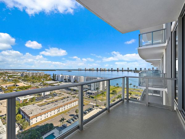 220 Lake Shore Drive, Unit N-1521, Lake Park, FL 33403