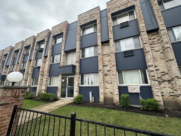 8649 1/2 W Foster Avenue, Unit 1B, Chicago, IL 60656