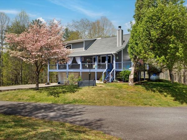 900 Beverly Blvd., Murphy, NC 28906