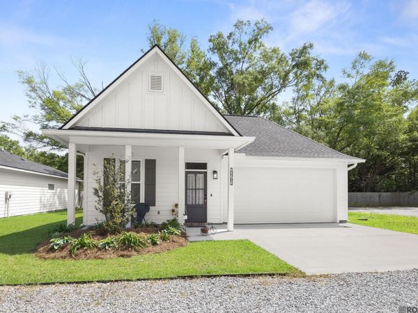 10782 Sage Dr, Walker, LA 70785