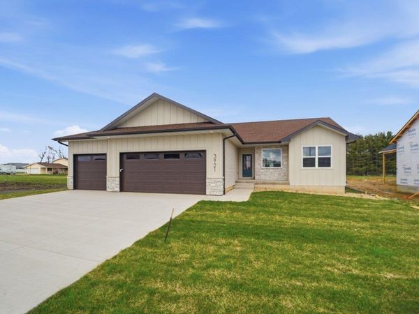 3921 Broomfield Drive, Cedar Falls, IA 50613
