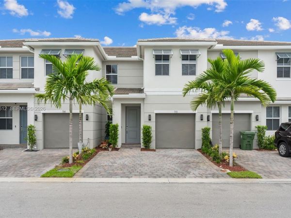 110 SW 171st Way , Pembroke Pines, FL 33027