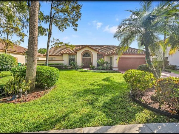 5200 NW 67th Ave, Lauderhill, FL 33319