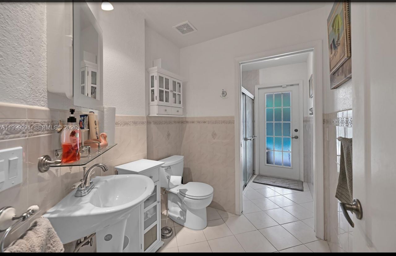 5200 NW 67th Ave, Lauderhill, FL 33319 Photo