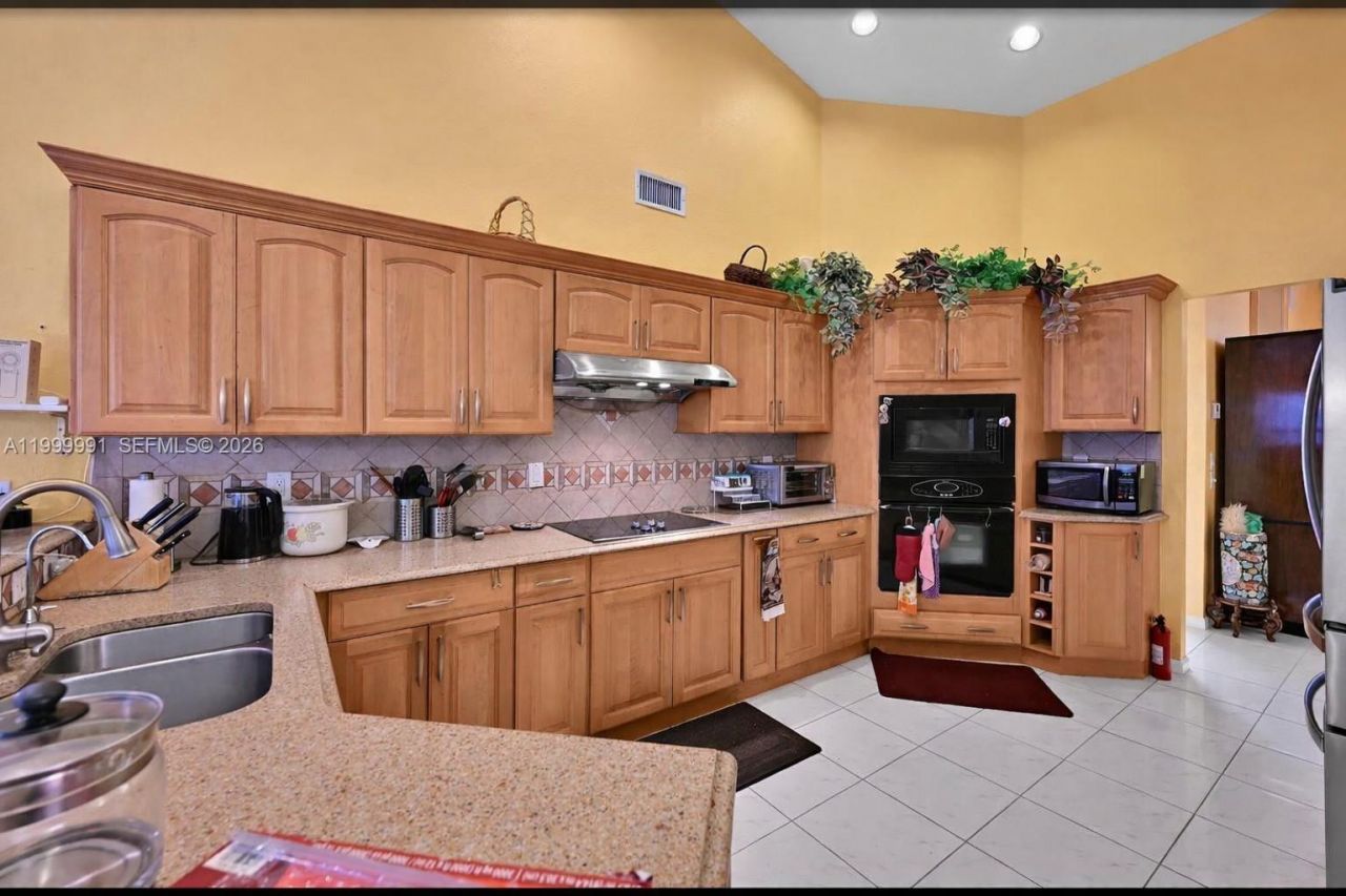 5200 NW 67th Ave, Lauderhill, FL 33319 Photo