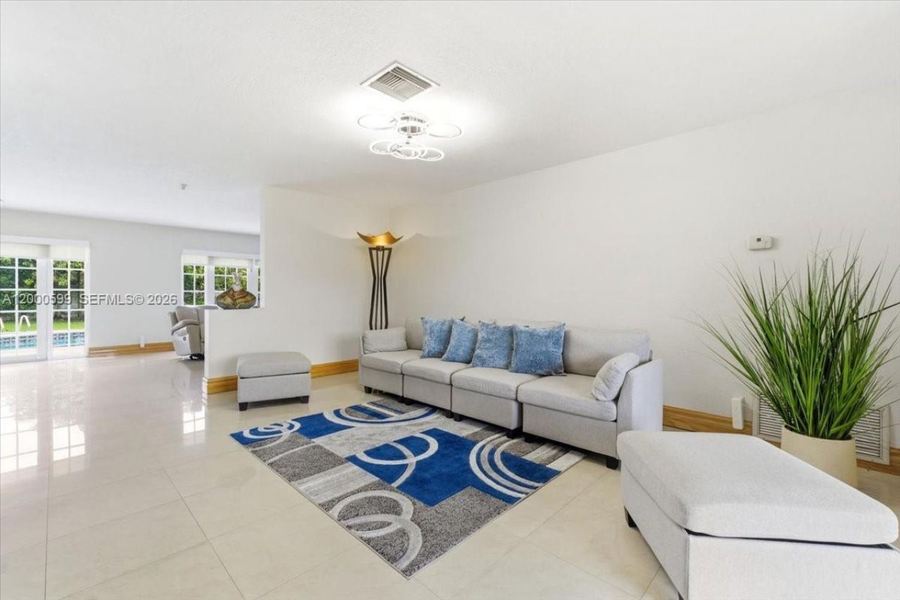 8197 W 14th Ct , Hialeah, FL 33014 Photo