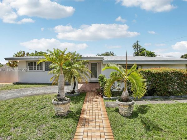 1900 SW 87th Ct, Miami, FL 33165