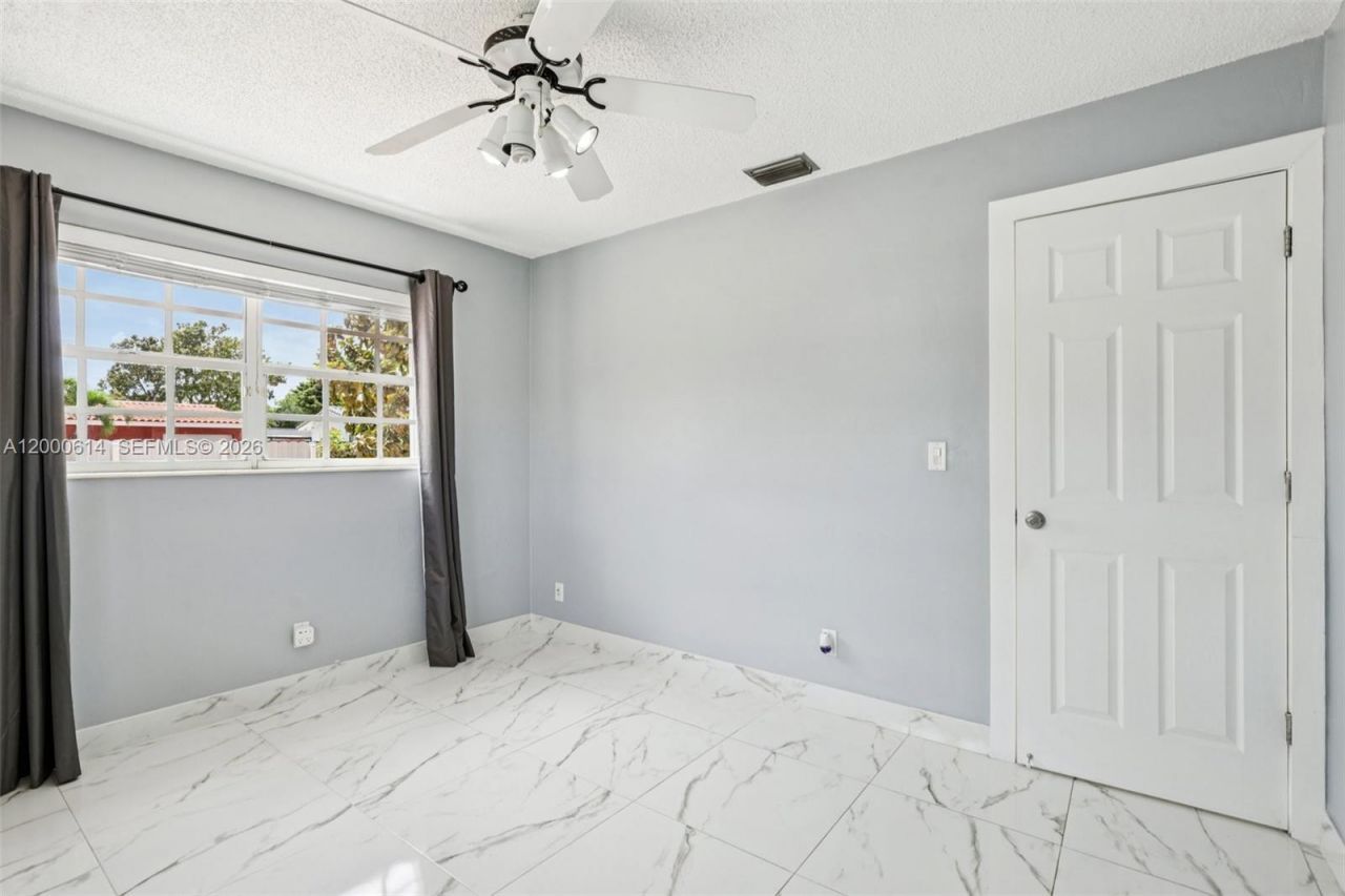 1900 SW 87th Ct, Miami, FL 33165 Photo