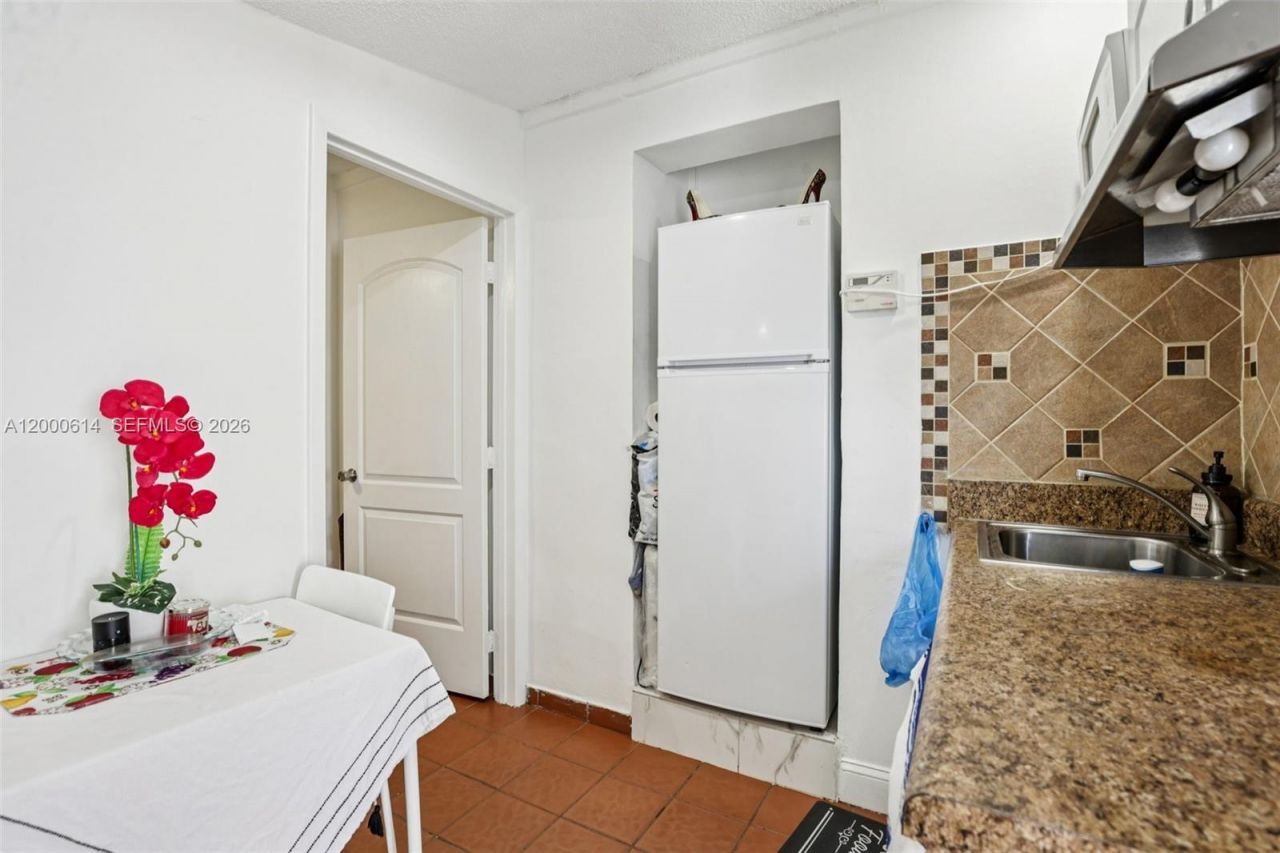 1900 SW 87th Ct, Miami, FL 33165 Photo