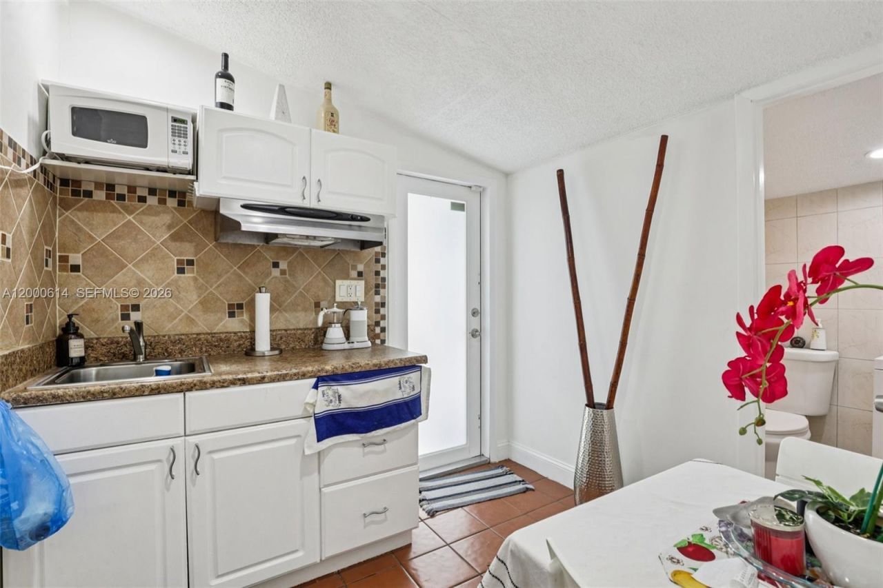 1900 SW 87th Ct, Miami, FL 33165 Photo