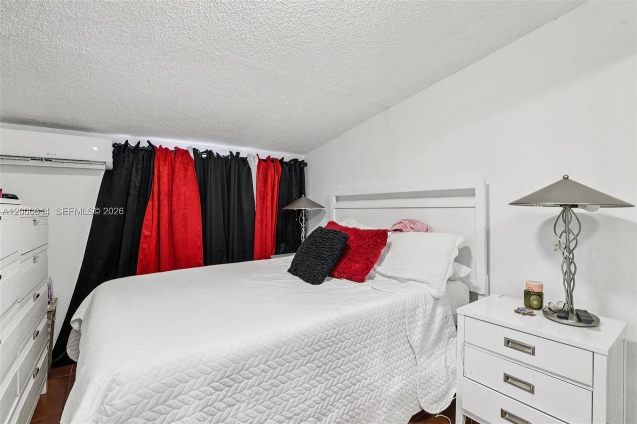 1900 SW 87th Ct, Miami, FL 33165 Photo