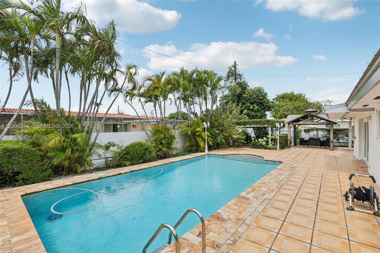 1900 SW 87th Ct, Miami, FL 33165 Photo