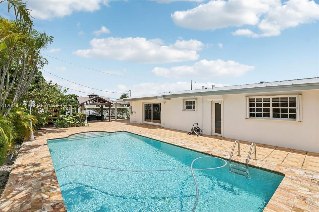 1900 SW 87th Ct, Miami, FL 33165 Photo