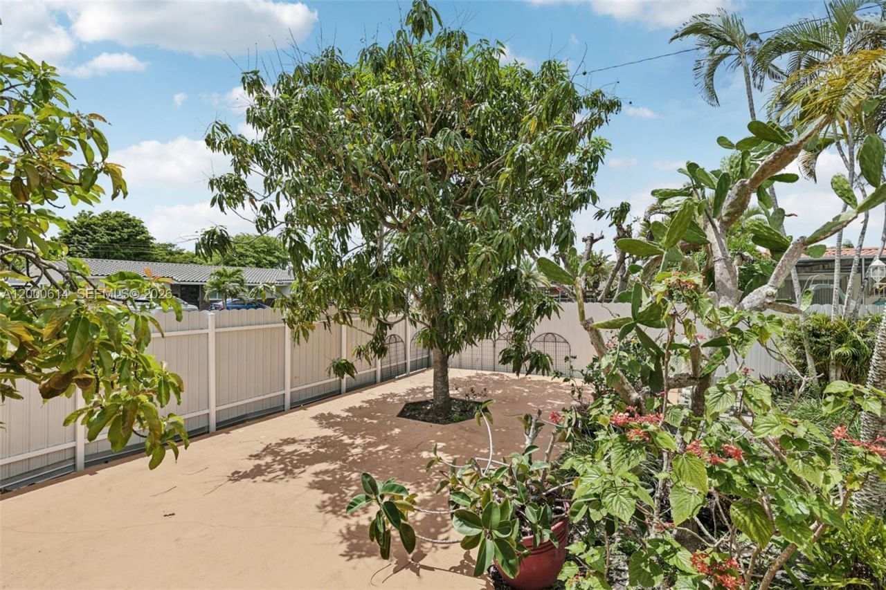 1900 SW 87th Ct, Miami, FL 33165 Photo