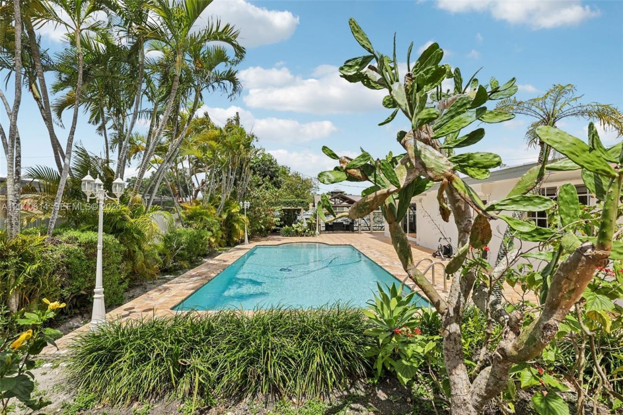 1900 SW 87th Ct, Miami, FL 33165 Photo