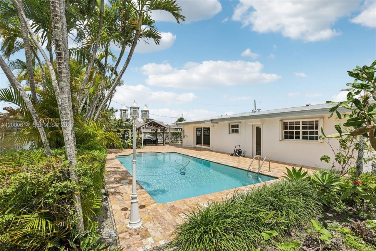 1900 SW 87th Ct, Miami, FL 33165 Photo