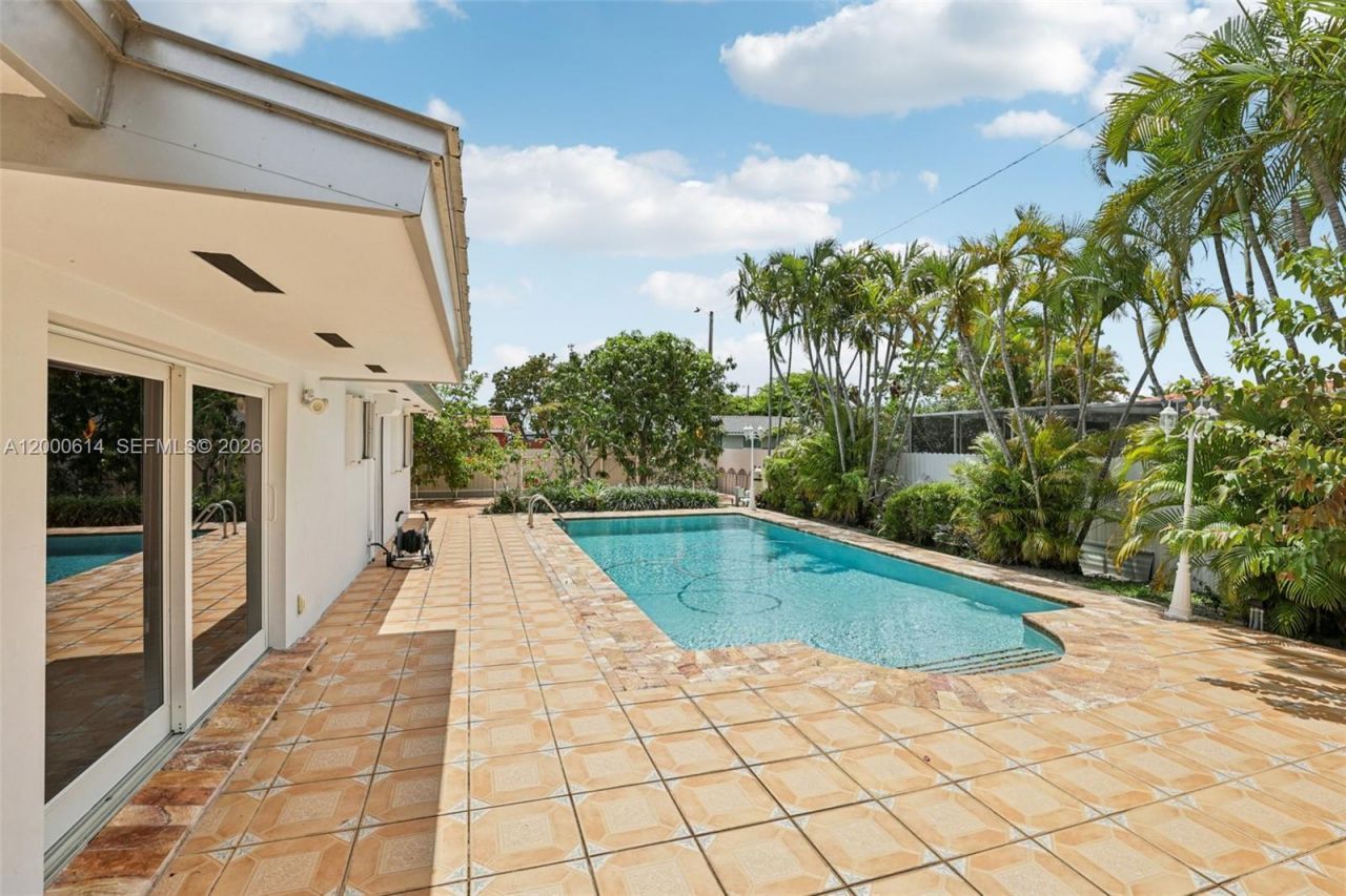 1900 SW 87th Ct, Miami, FL 33165 Photo