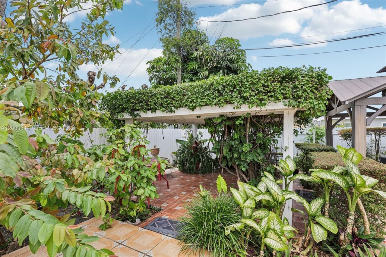 1900 SW 87th Ct, Miami, FL 33165 Photo