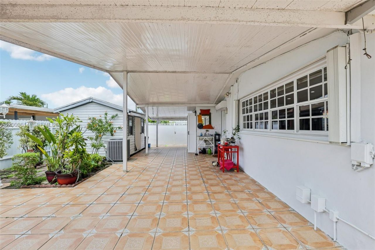 1900 SW 87th Ct, Miami, FL 33165 Photo