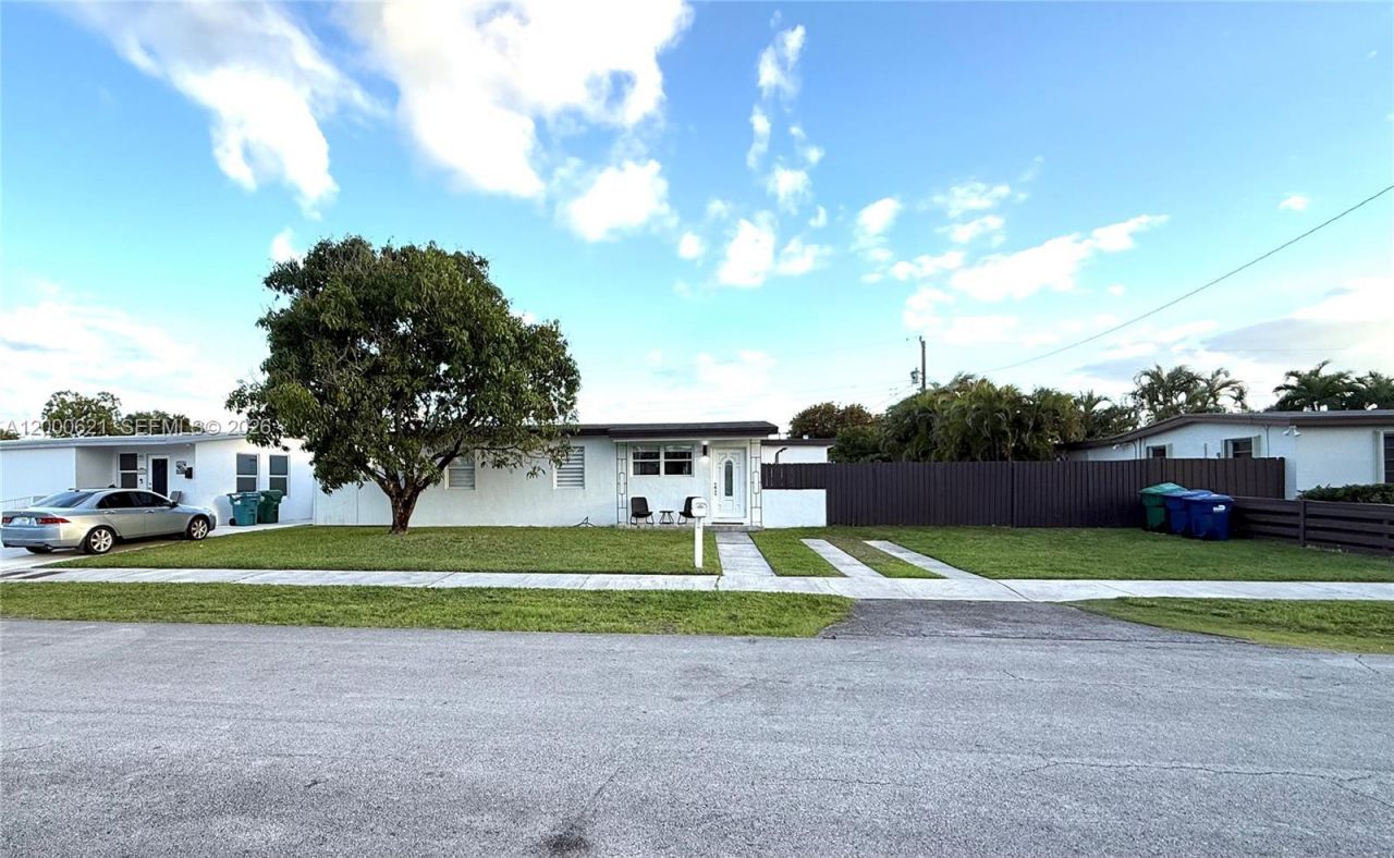 11020 SW 42nd Ter, Miami, FL 33165 Photo