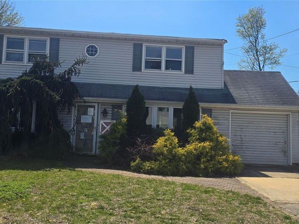 3680 Hilaire Way, Seaford, NY 11783