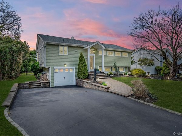 34 Secatogue Lane E, West Islip, NY 11795