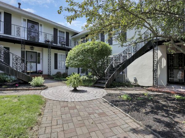 1631 Roxbury Road, Unit B6, Columbus, OH 43212