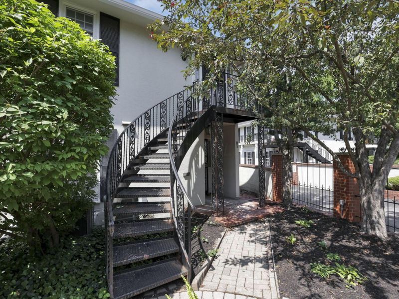 1631 Roxbury Road, Unit B6, Columbus, OH 43212 Photo 2