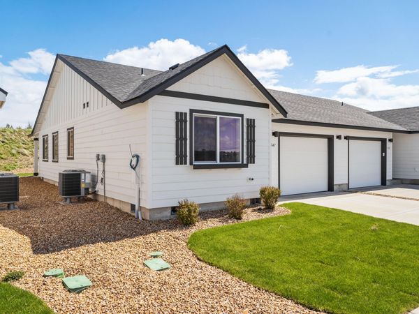 895 SE Starview Avenue SE, Madras, OR 97741