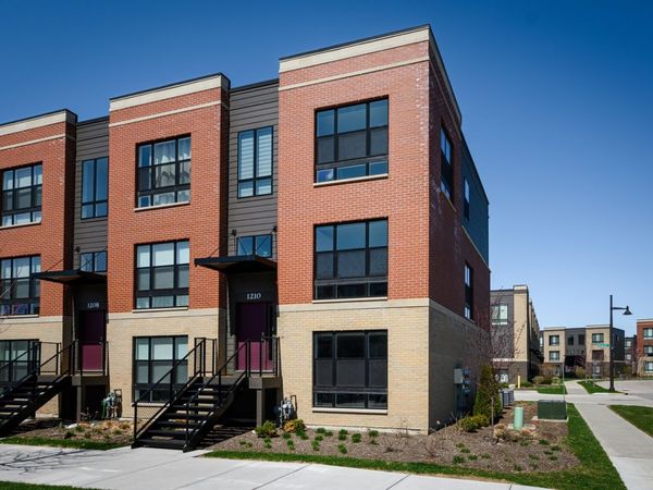 1210 Lakepointe Drive , Schaumburg, IL 60173