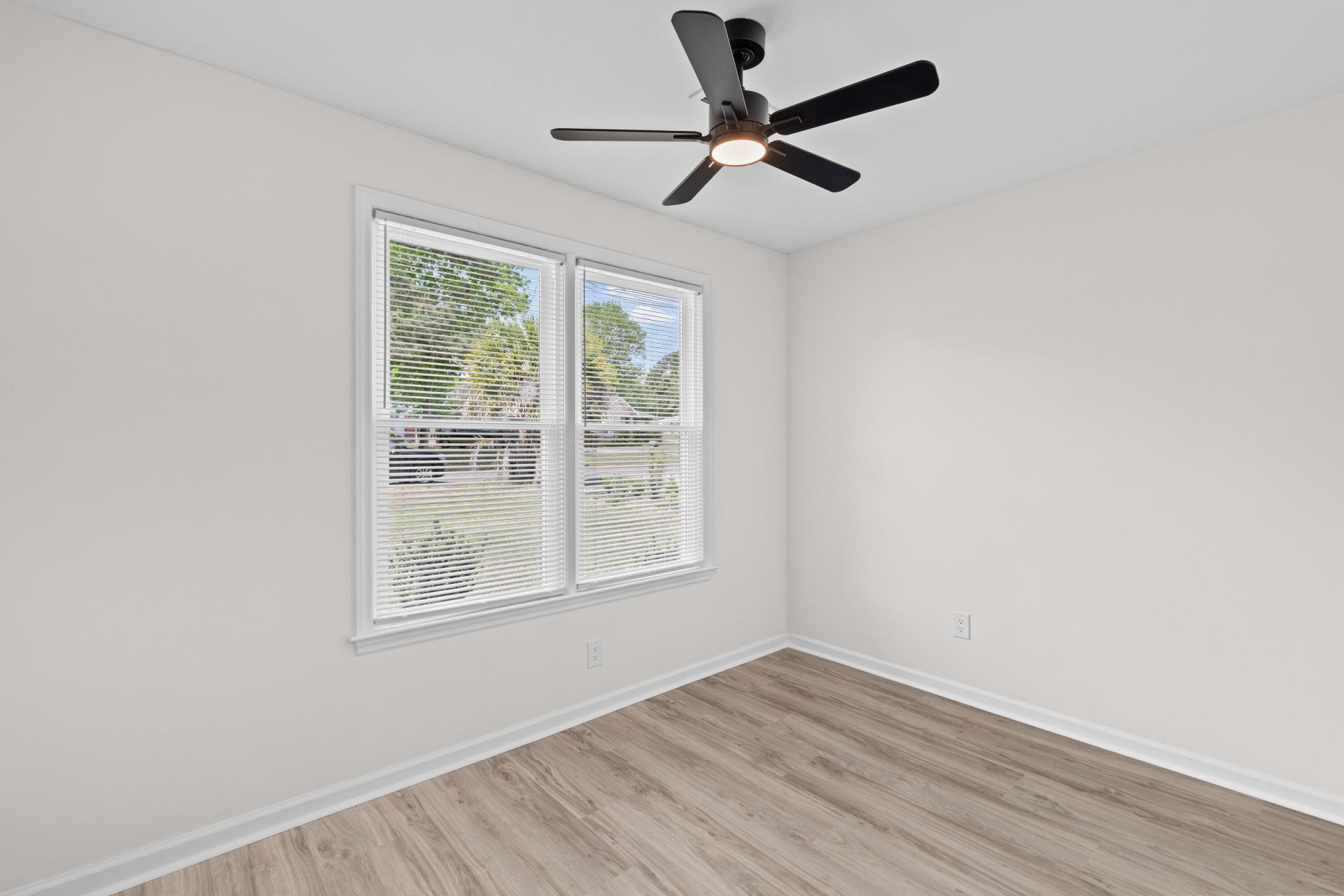 4865 Popperdam Creek Drive Photo 27