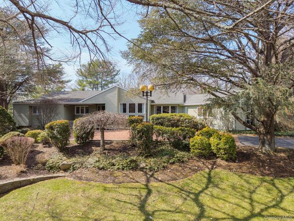 8 Astro Place , Dix Hills, NY 11746