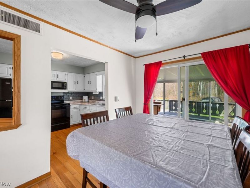 2837 Mahan Denman Road NW, Bristolville, OH 44402 Photo 10