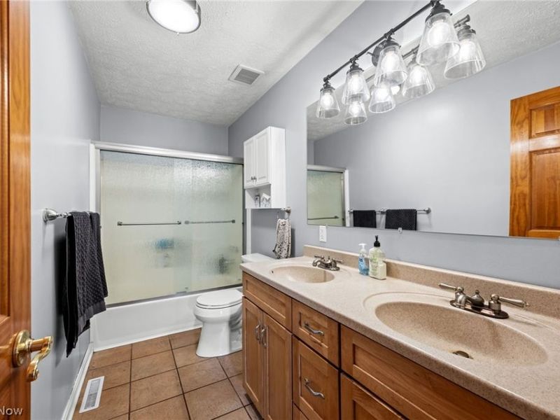 2837 Mahan Denman Road NW, Bristolville, OH 44402 Photo 13