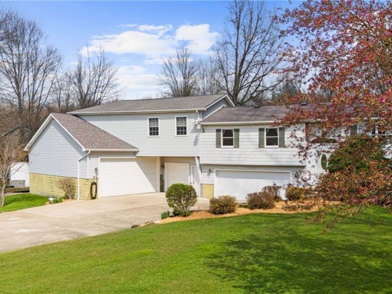 2837 Mahan Denman Road NW, Bristolville, OH 44402 Photo 2