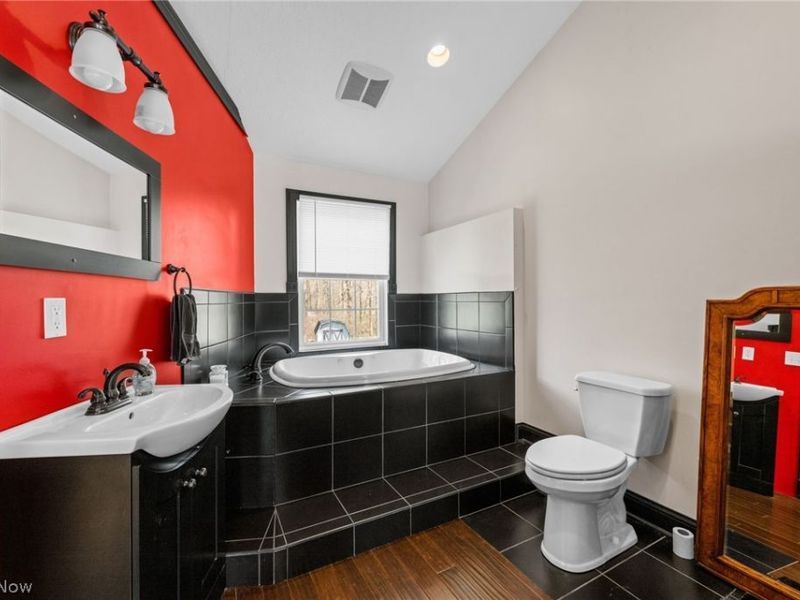 2837 Mahan Denman Road NW, Bristolville, OH 44402 Photo 20