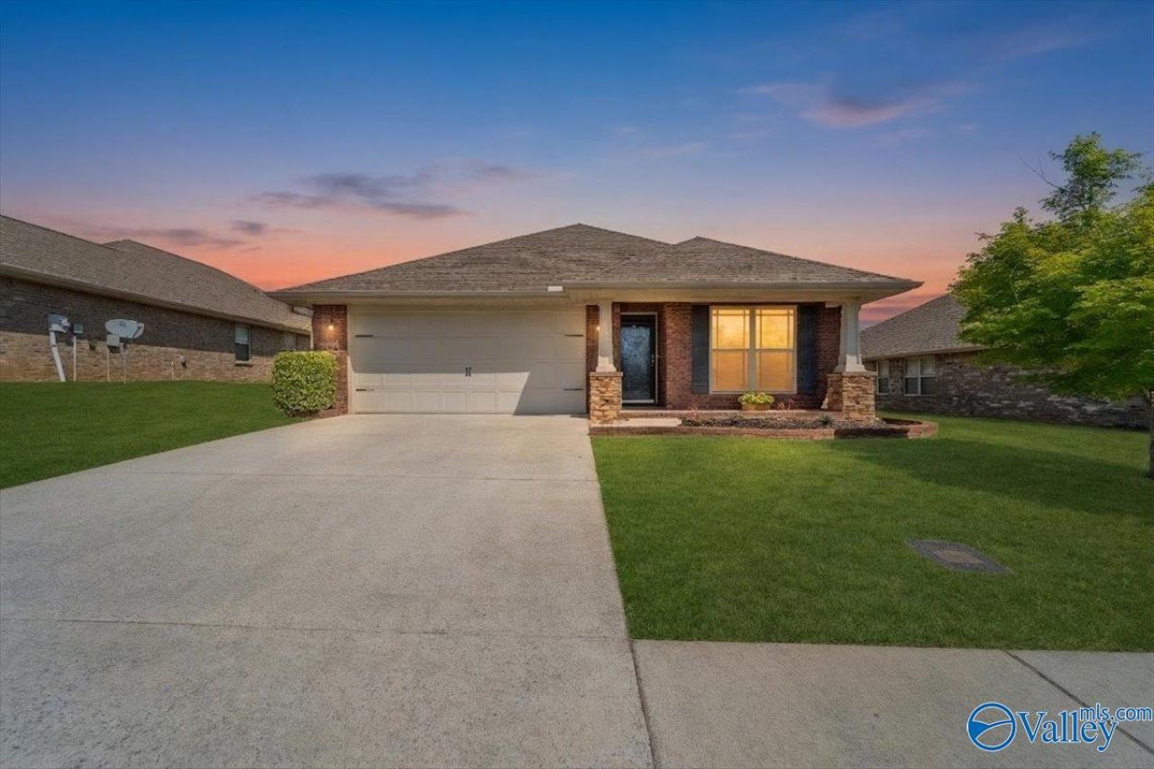 326 Dovington Drive, Huntsville, AL 35806 Main Photo