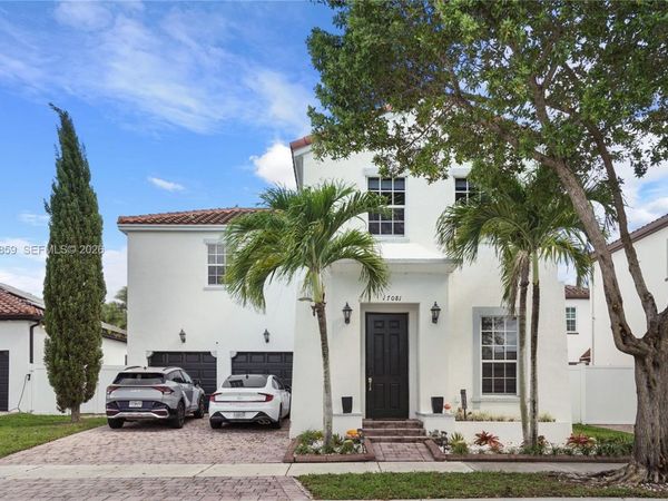 17081 SW 94th Way , Miami, FL 33196