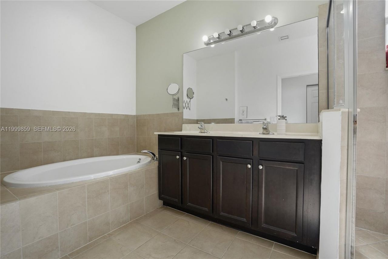 17081 SW 94th Way, Miami, FL 33196 Photo