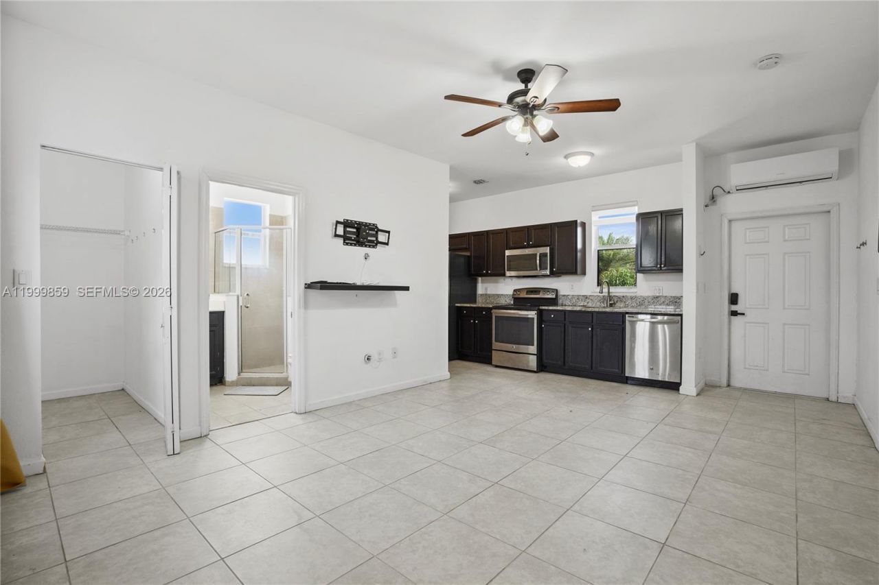 17081 SW 94th Way, Miami, FL 33196 Photo