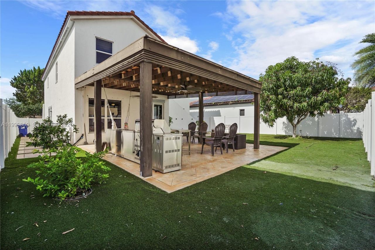 17081 SW 94th Way, Miami, FL 33196 Photo