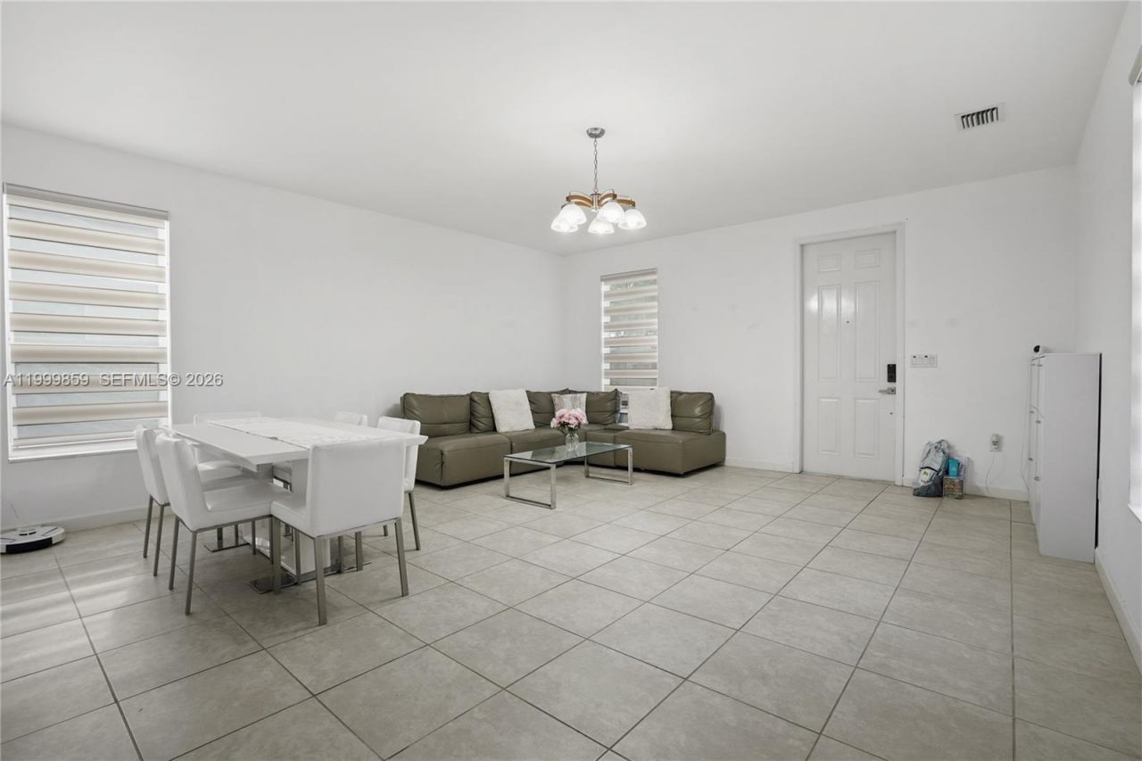 17081 SW 94th Way, Miami, FL 33196 Photo